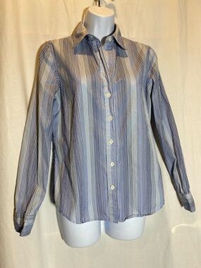 Banana Republic Blue and White Vertical Stripe Button-Up Shirt - women-M